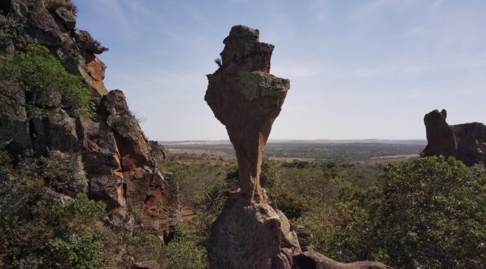 No meio do Cerrado, uma taça de pedra esculpida por milhões de anos Pedra do Cálice