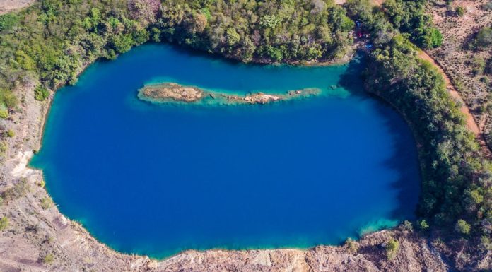 Lago Azul de Mara Rosa: O Caribe do Cerrado em Goiás | Guia Completo de Viagem