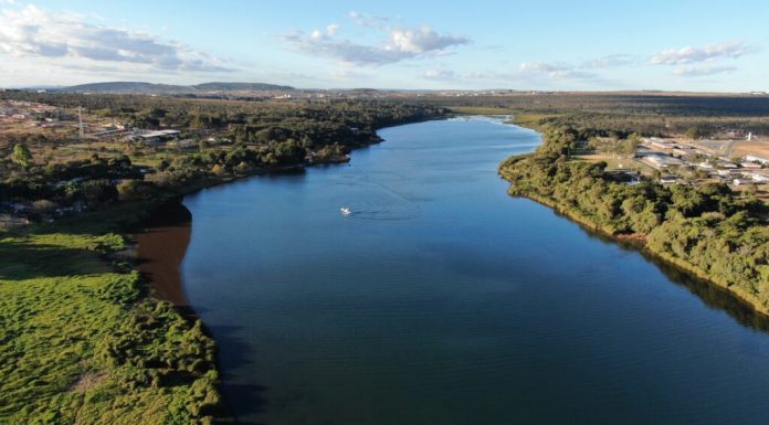 Lagoa Feia, em Formosa, surpreende visitantes e revela um dos cenários mais curiosos de Goiás