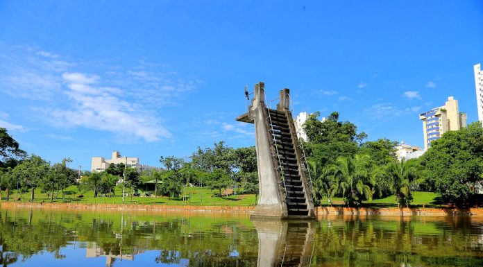 Escada misteriosa no Lago das Rosas revela passado curioso de um dos parques mais tradicionais de Goiânia
