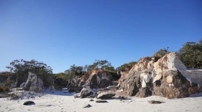 Conheça a “praia” no topo de um maciço rochoso entre a Cidade de Goiás e Mossâmedes