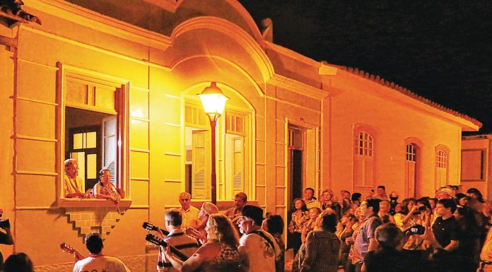Serenata da Lua Cheia celebra os 299 anos da Cidade de Goiás sob o luar do Centro Histórico