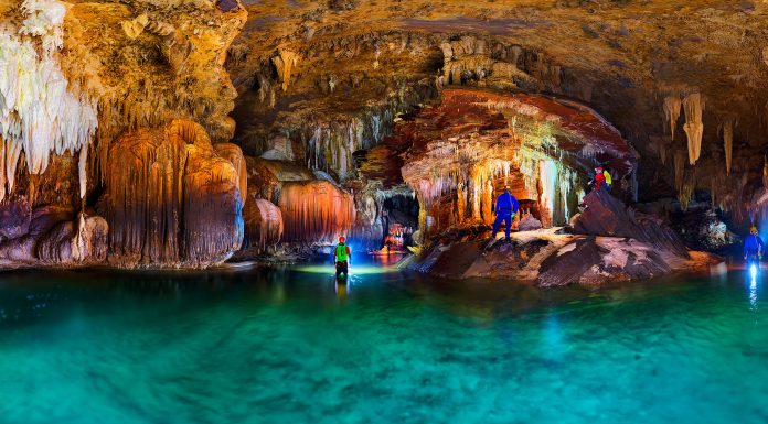 Terra Ronca: o reino subterrâneo de Goiás com cavernas gigantes e o fenômeno do raio azul