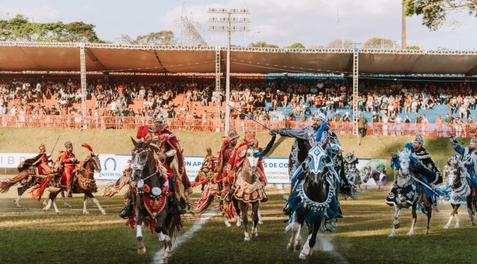 Cavalhadas de Corumbá e Pilar de Goiás animam o fim de semana com tradição de mouros e cristãos