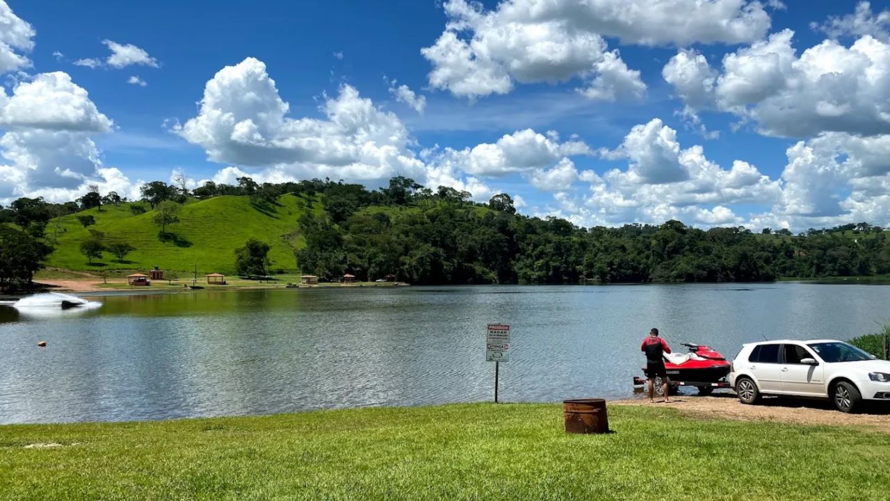 Lago Amaralina reúne pesca, cachoeira e churrasco a 15 km do centro de Goiânia